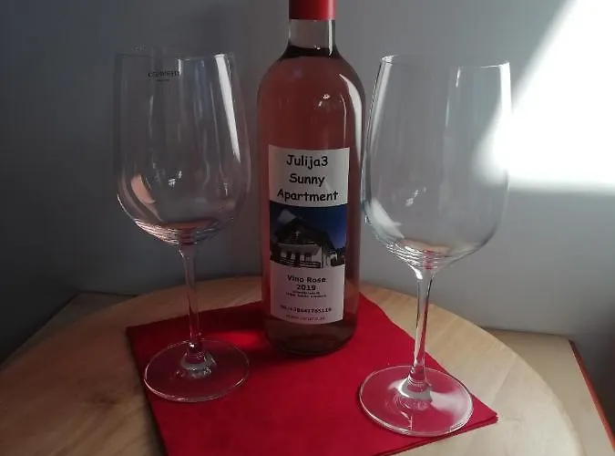 Julija 3 Sunny דירה